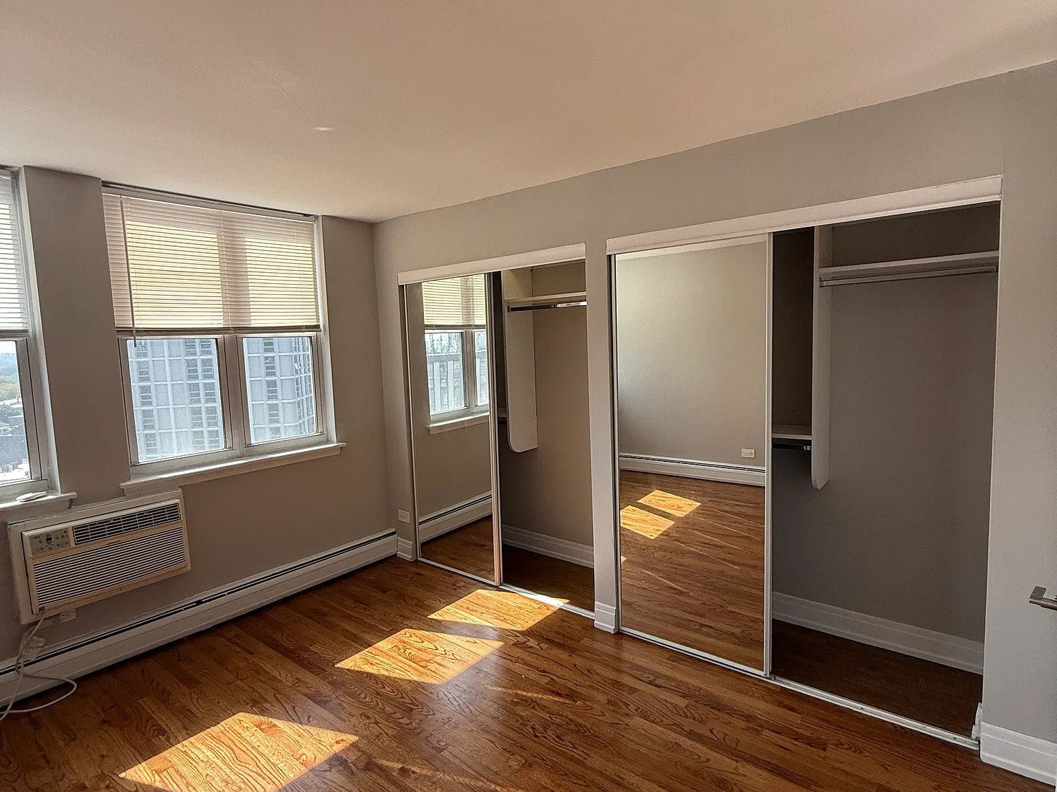 2 bed, 1.0 bath, 1050 sqft, $2,284 — Photo 1