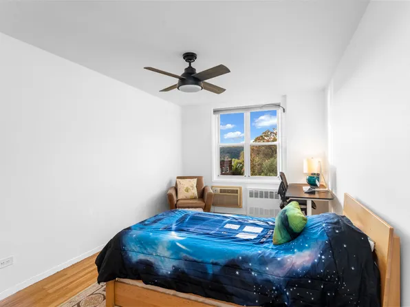 2390 Palisade Avenue image 14 of 18