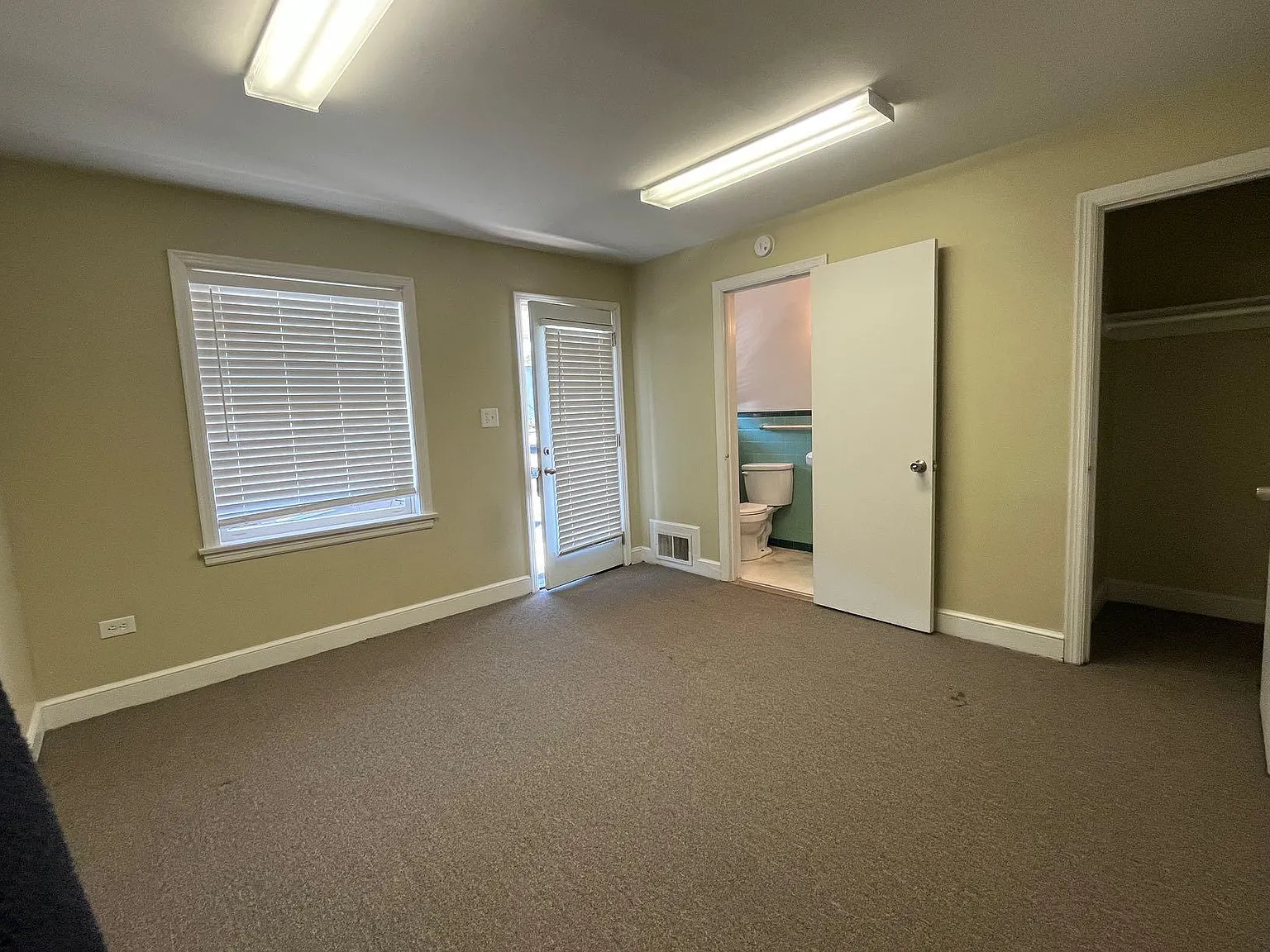 Studio, 293 sqft, $400 — Photo 2
