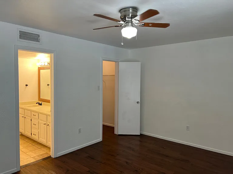 12828 Woodbend Ct — Photo 31