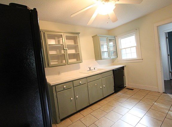 5th image of 218 Sloan Ave