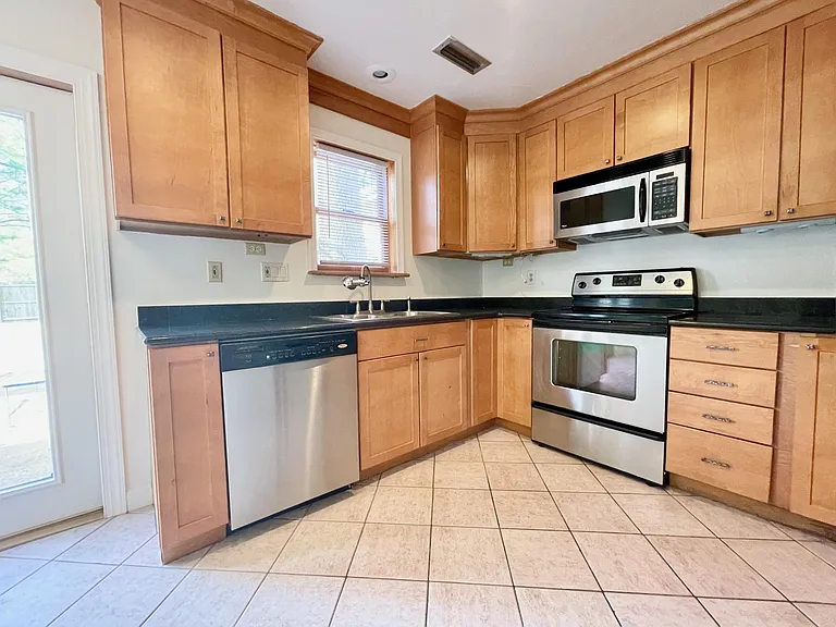 1723 Rueger St — Photo 11
