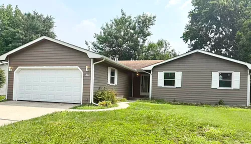 1814 Stratford Dr Photo 1