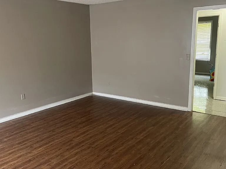 104 Townsley Ct — Photo 5