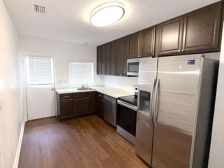 1415 Asher Ln — Photo 2