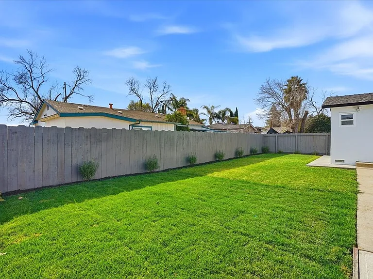 1630 Nicholas Dr — Photo 19