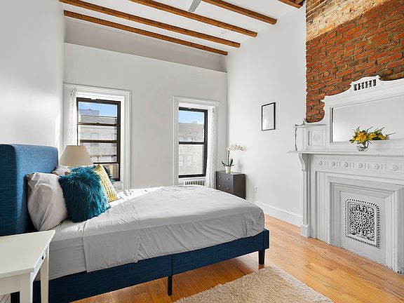 4th image of 1439 Pacific St #3