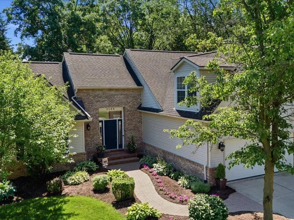 3180 Viking Dr, Commerce Township, MI 48390