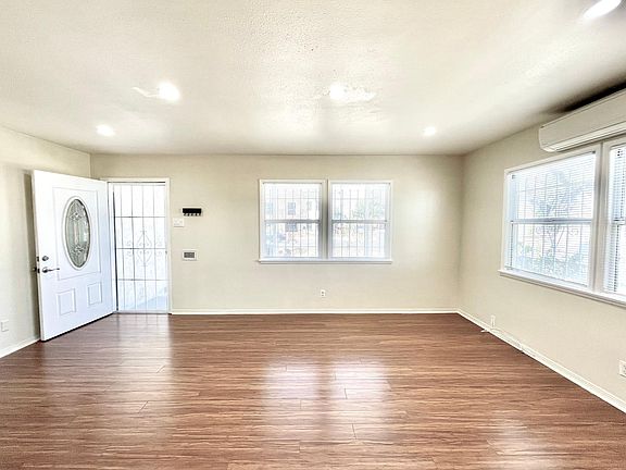 4th image of 15202 Sylvanwood Ave