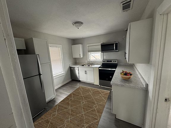 4th image of 2944 Hemphill St #702