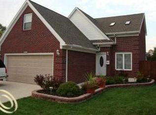 19863 Martin Rd, Saint Clair Shores, MI 48081