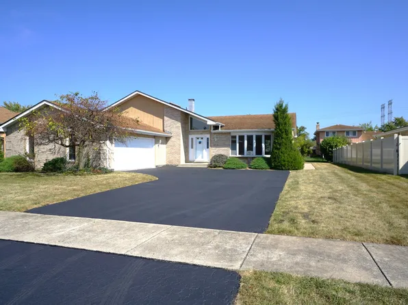 18531 Country Ln, Lansing, IL 60438