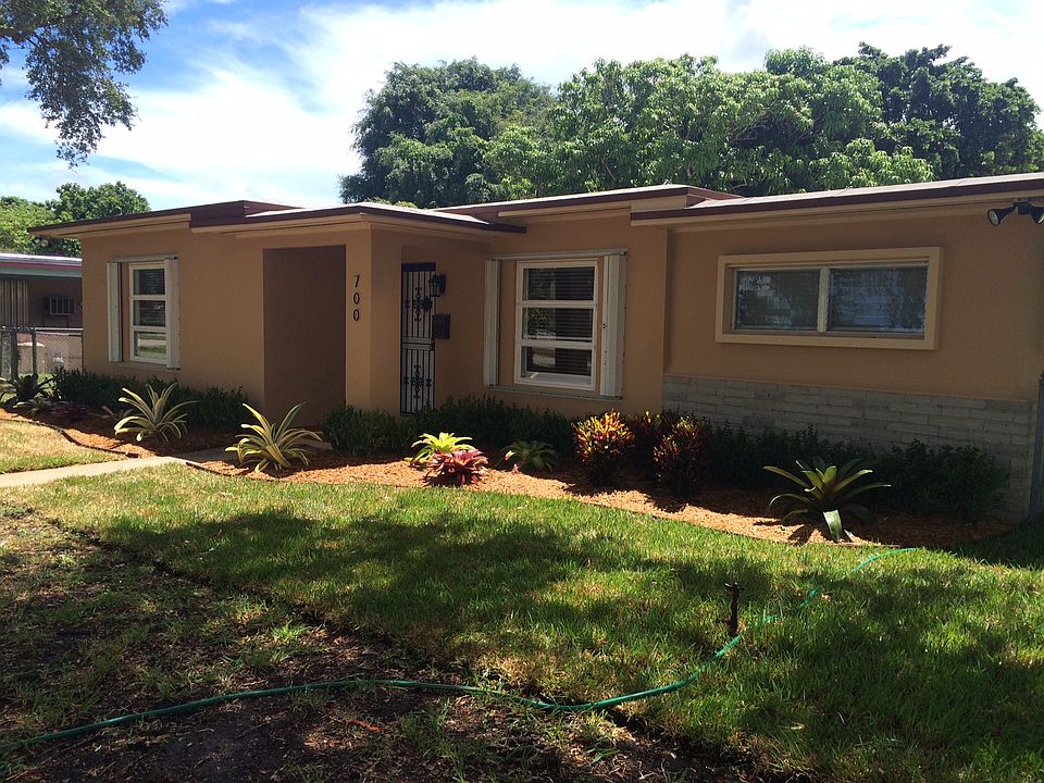 1st image of 700 NE 140th St