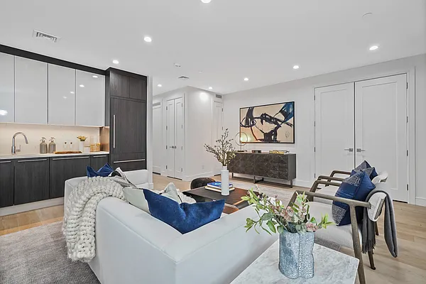 Sold by Avenue Sotheby's International Realty | media 17