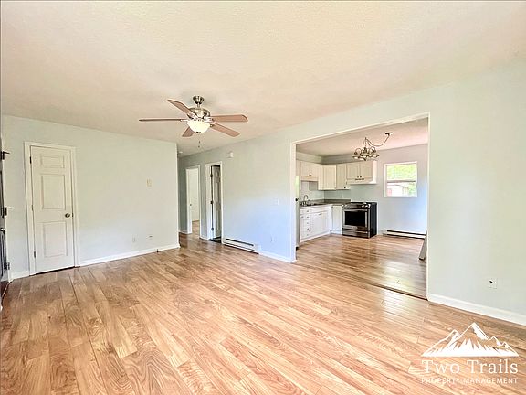 5th image of 27 Sumter St