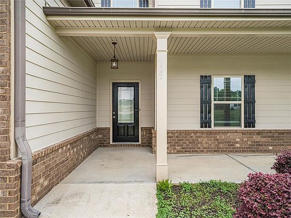 3rd image of 525 Trousseau Ln