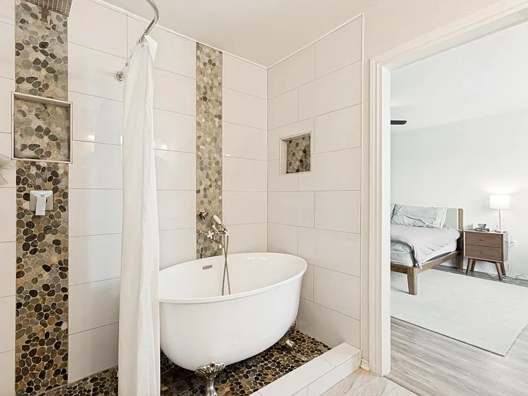 6909 Longford Trl — Photo 16