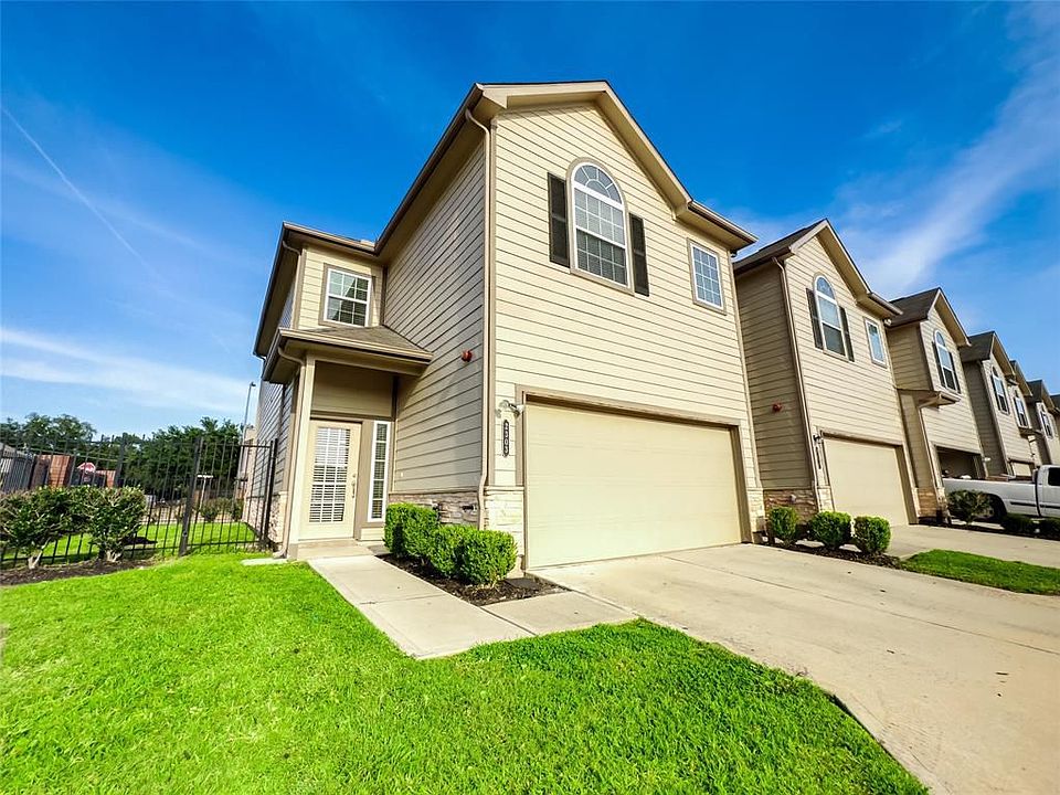 1st image of 2303 Bermuda Palms Dr