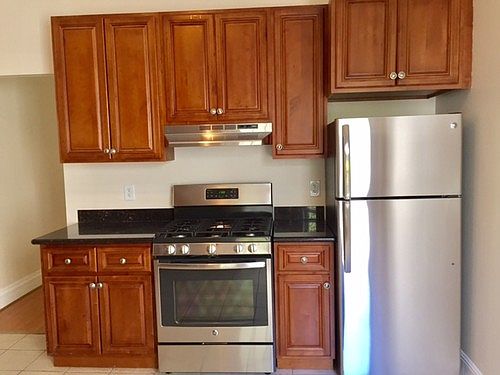 2nd image of 39A McCoppin St