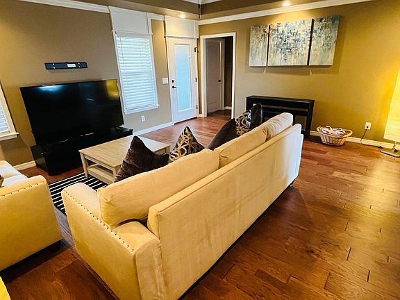 5th image of 261 Redwood Ln
