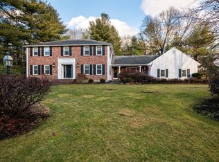 7 Mohawk Ln, Lynnfield, MA 01940