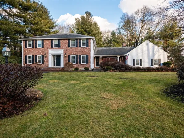 7 Mohawk Ln, Lynnfield, MA 01940