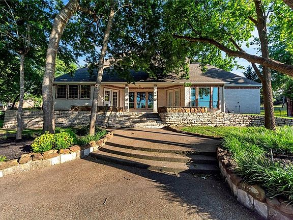 2nd image of 117 Stone Canyon Cir