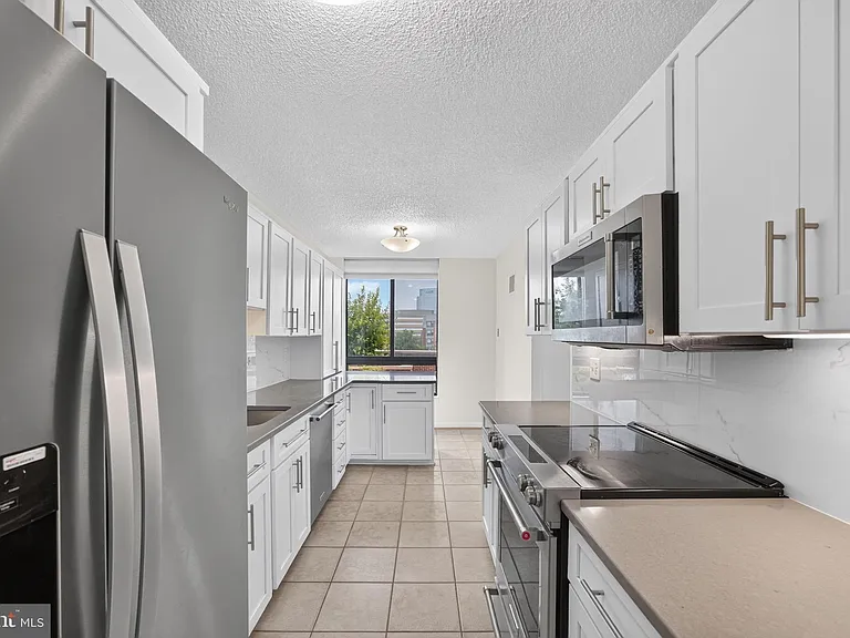1800 Old Meadow Rd #101 — Photo 50