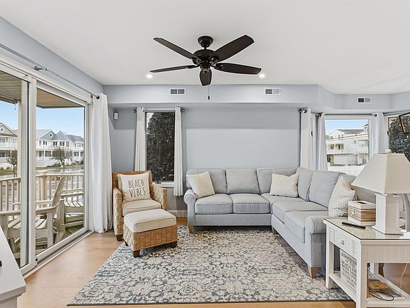 4th image of 2301 West Ave #2301