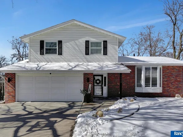 1111 Cobblestone Dr, Lincoln, NE 68510