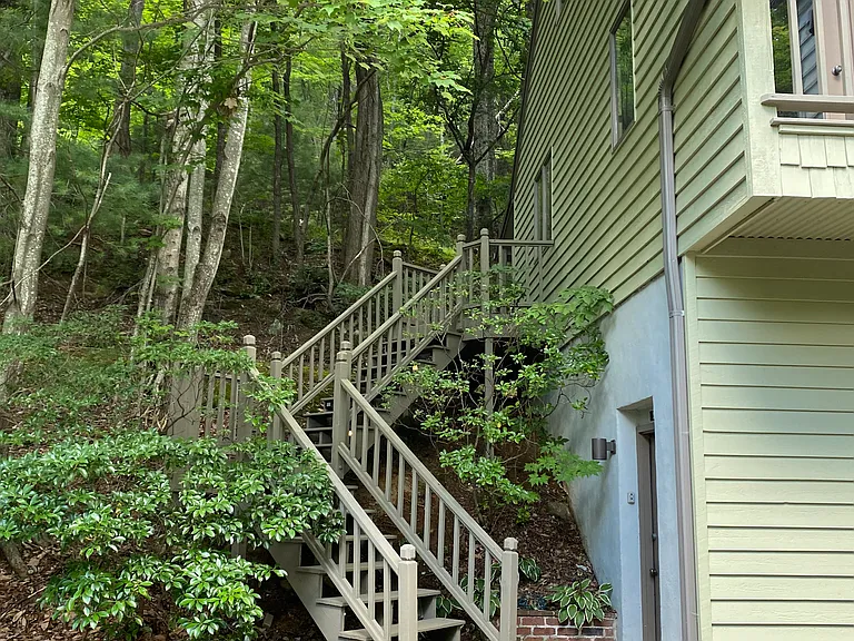 163 Ivy Ridge Rd — Photo 2