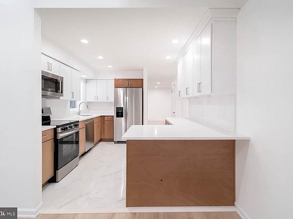 5th image of 125 N Shore Rd