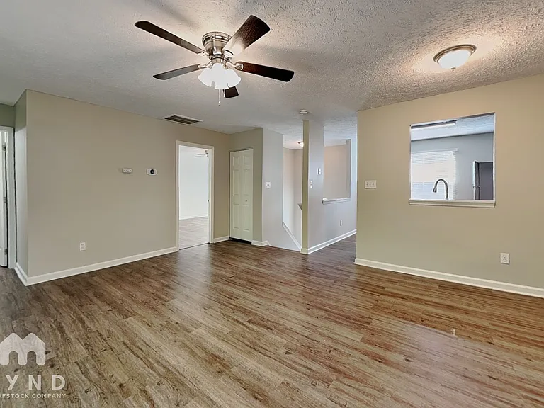 1106 Lady Banks Dr — Photo 5