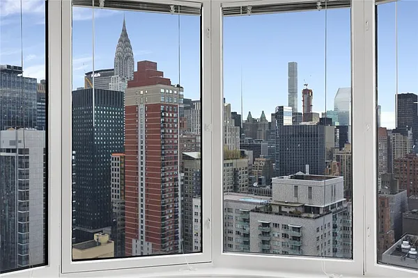 Rented by R New York | media 8