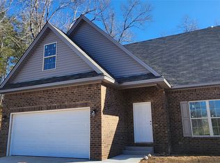 246 Brownstone Loop, Elmore, AL 36025