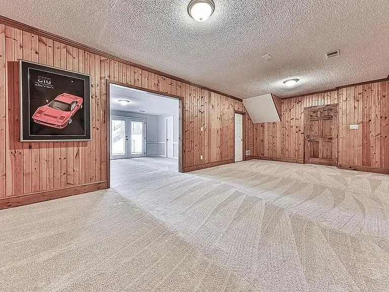 2189 Chartwell Dr — Photo 34