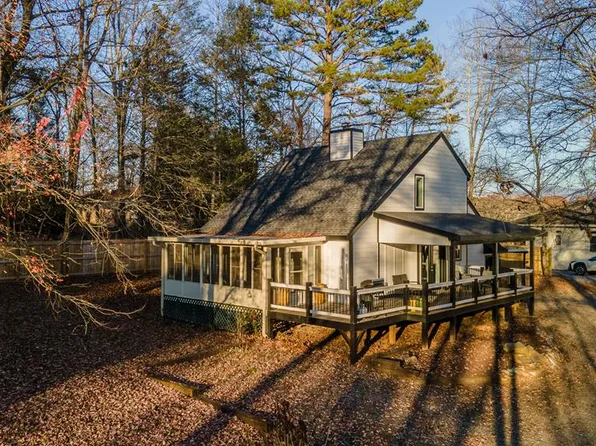 1023 McClure Dr, Hayesville, NC 28904