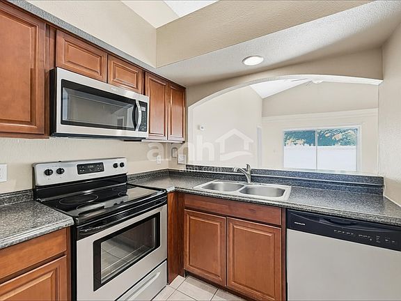 4th image of 950 Woodsong Way