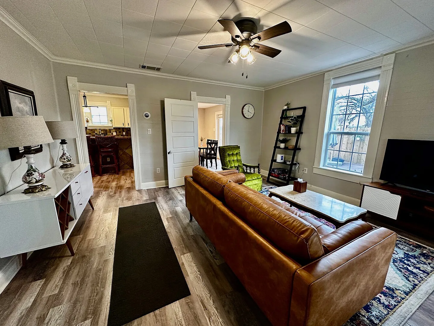 Charming, historic cottage in Downtown Pflugerville. Pet-friendly! — Photo 1