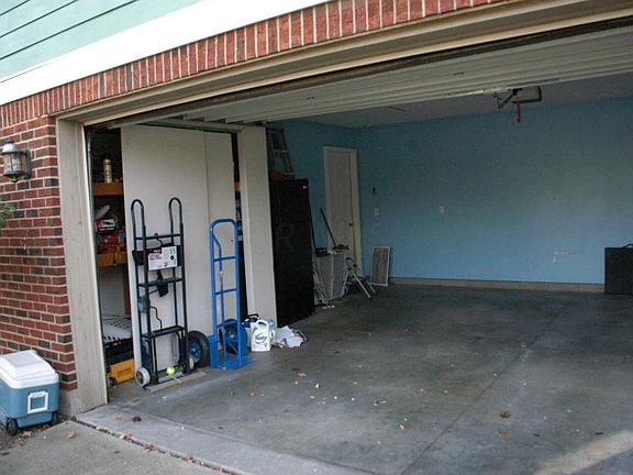 4th image of 402 Pauly Dr