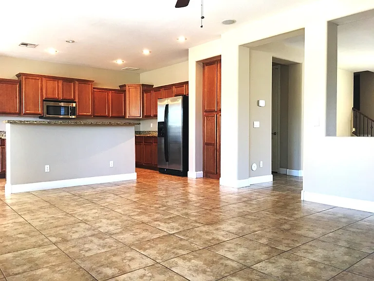 300 W Wisteria Pl — Photo 38