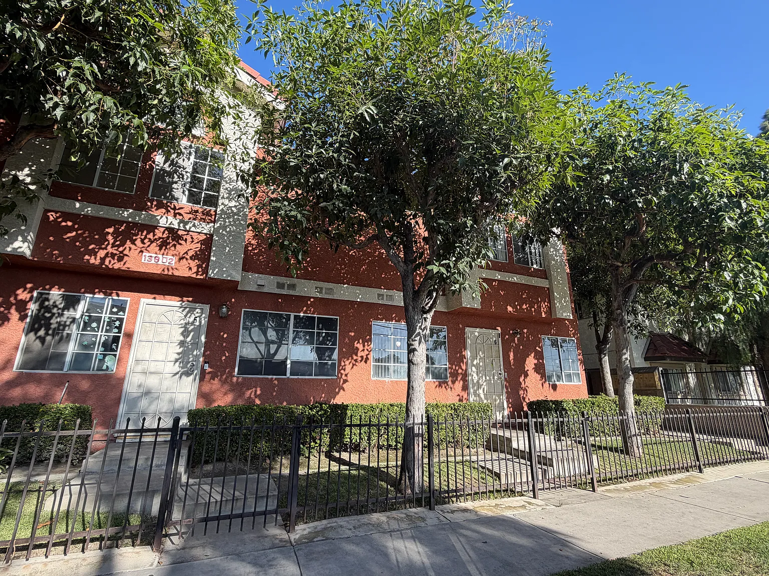 Arthur Ave, Paramount — Photo 2