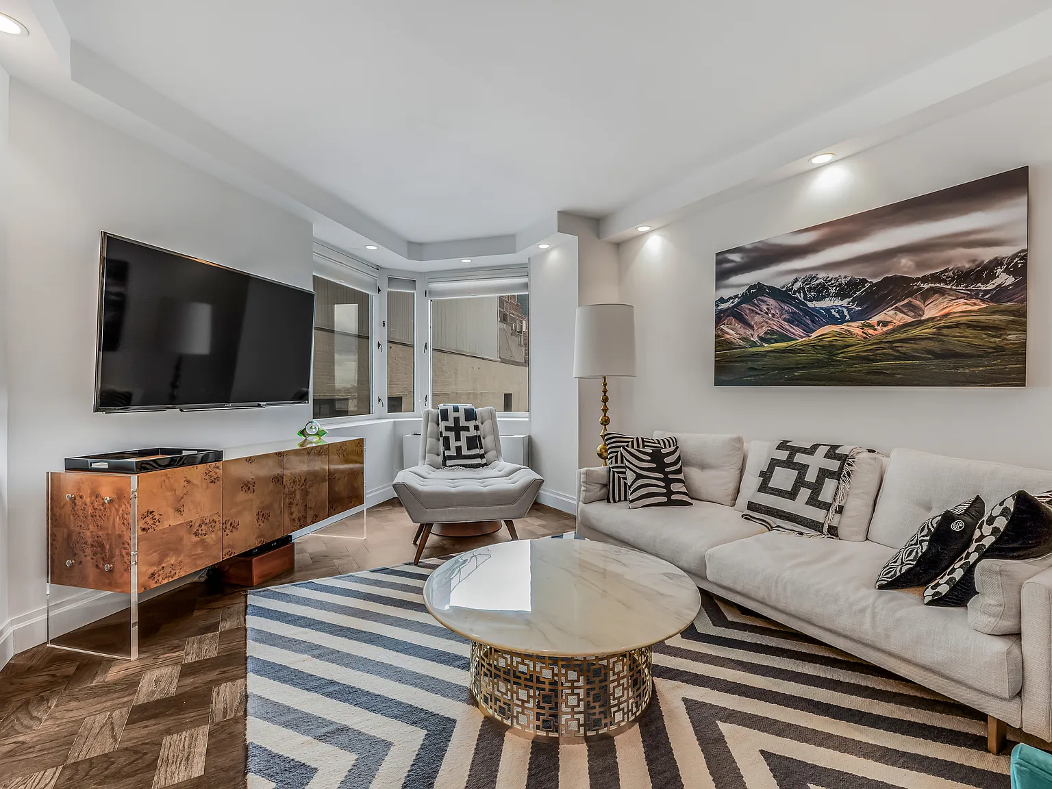 415 East 37th Street — Photo 3