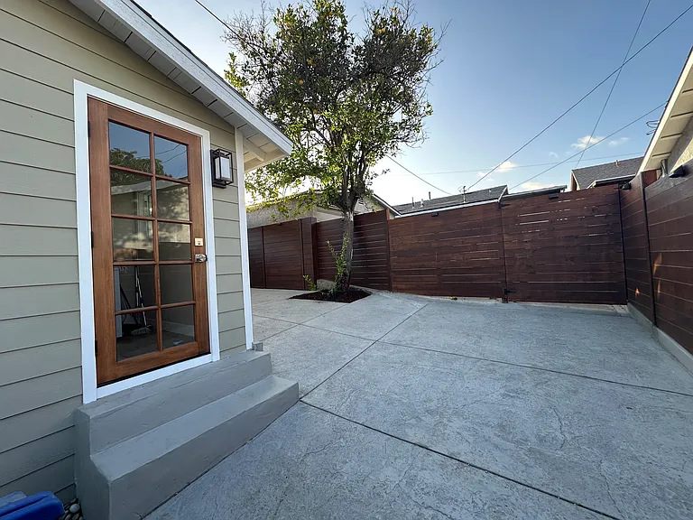 3421 Whiteside St — Photo 22