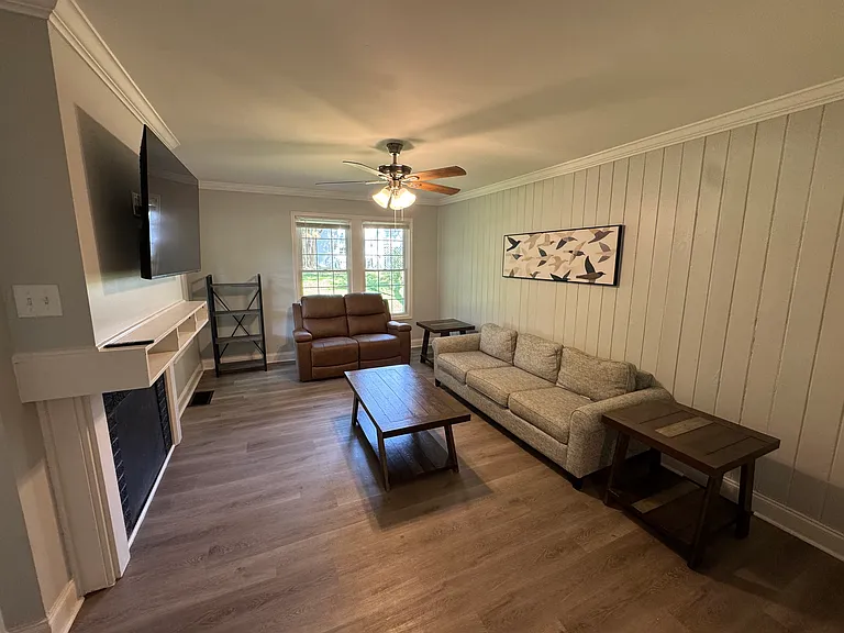 1223 Brookwood Dr — Photo 4