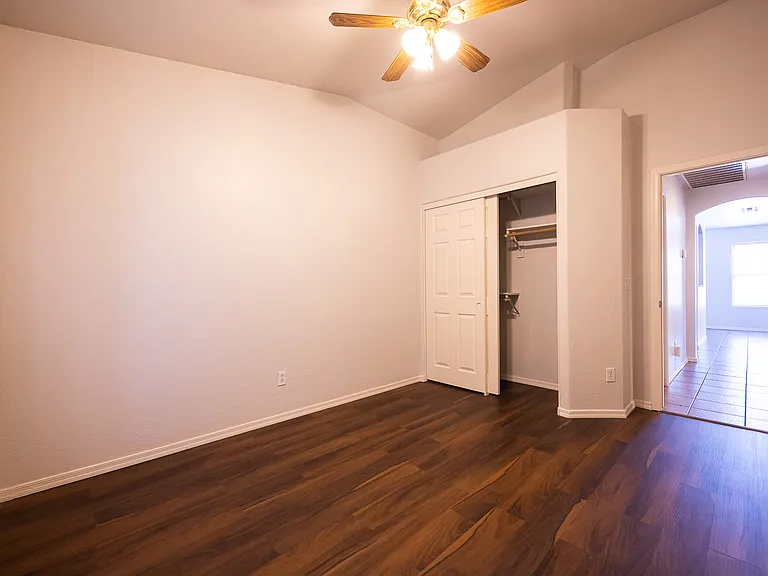 9233 W Mackenzie Dr — Photo 14