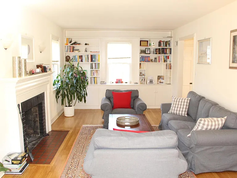 4612 Butterworth Pl NW — Photo 2