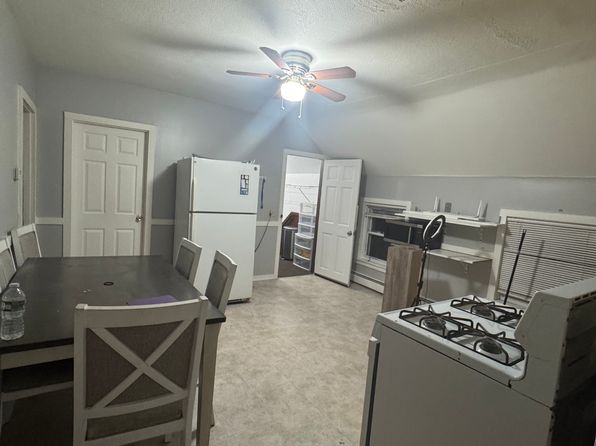 743 Pine St APT 3