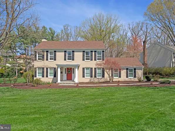 10840 Fieldwood Dr, Fairfax, VA 22030