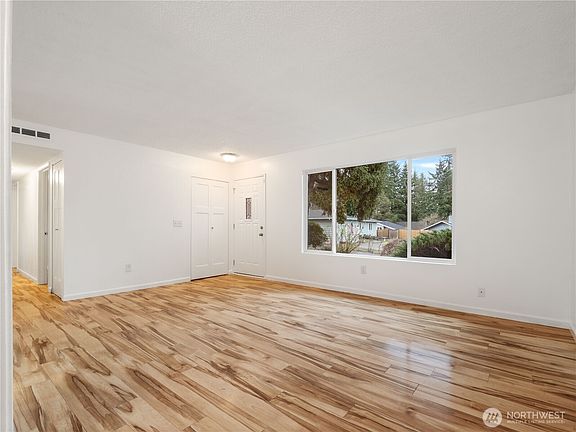 4th image of 4101 S 298th Court